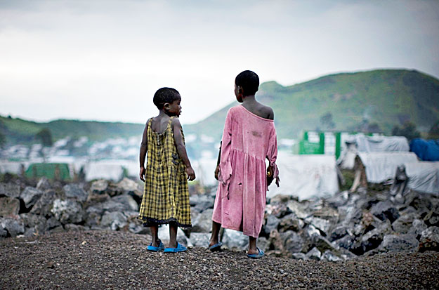 Gyerekek egy menekülttáborban a kelet-kongói Goma közelében 2009. februárjában