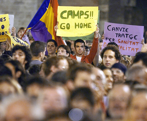 Tüntetnek Valencia tartományi kormányának vezetője, Francisco Camps ellen