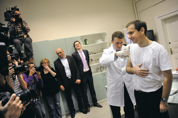 Bajnai Gordon miniszterelnök is megkapta a védőoltást