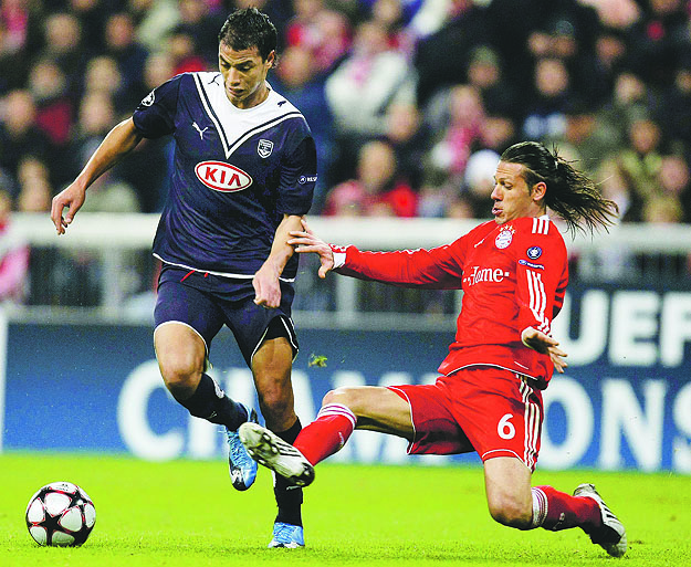 Áll Chamakh és a Bordeaux, térden Demichelis és a Bayern München