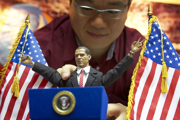 A jelenlegi amerikai elnöknek Ázsiában is nagy kultusza van - Obama-bábu és gyártója Hong-Kong-ban