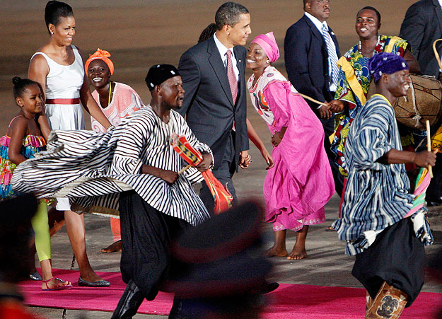 Barack Obama, felesége Michelle és lányuk Sasha 2009-es ghánai látogatásukon.