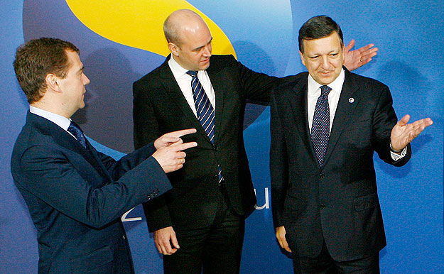 Dimitrij Medvegyev orosz elnök, az unió soros elnöke, Fredrik Reinfeldt svéd miniszterelnök és José Manuel Barroso, az Európai Bizottság elnökének találkozója  
Stockholmban 2009. november 18-án