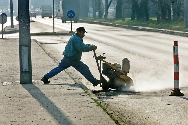 Útfelújítás kicsiben. Újabb vágás