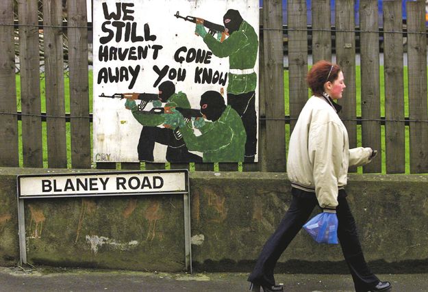 Felirat Észak-Írországban: „Tudod, hogy még nem távoztunk”