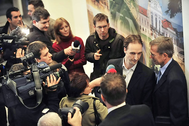 Oszkó Péter pénzügyminiszter tájékoztatója az MNV székházában – Nem kért magyarázatot a felmentési kérelemre