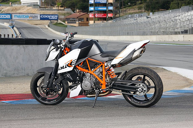 A SuperDuke mellett kisebb kategóriákban is indul a KTM