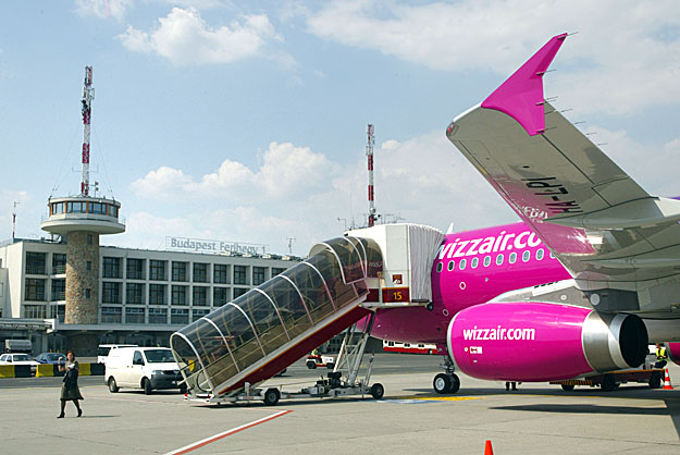 A Wizz Air párizsi utasait szeretnék a Malévnél