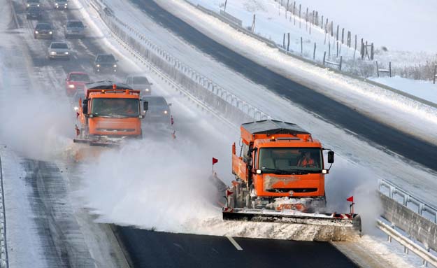 Hókotrók takarítják az M7-es autópályát Nagykanizsa térségében