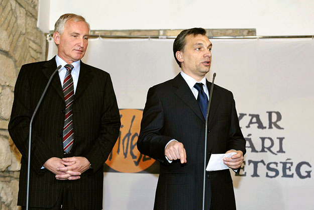 Mikola István és Orbán Viktor 2004-ben – a volt egészségügyi miniszter újból szerephez juthat