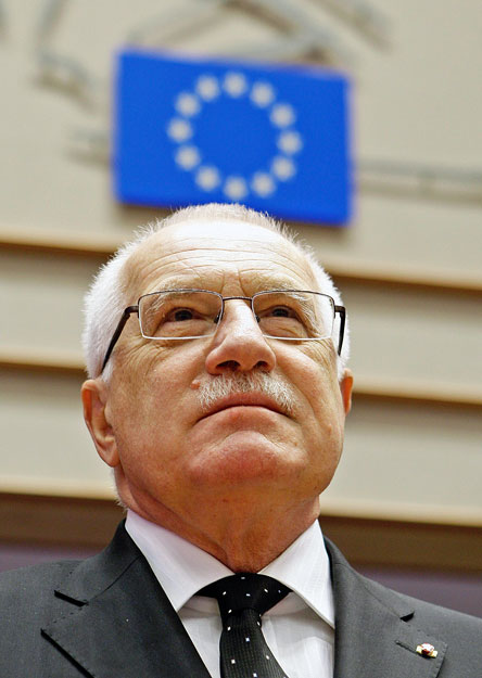 Václav Klaus 2009-ben az ellenzett unió zászlajával