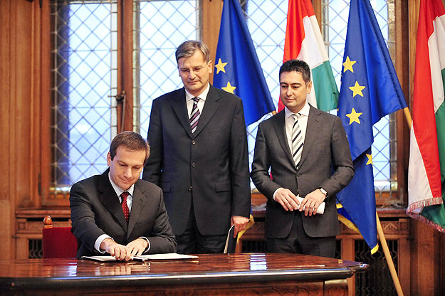 Bajnai Gordon, Demszky Gábor és Horváth Csaba a Parlamentben