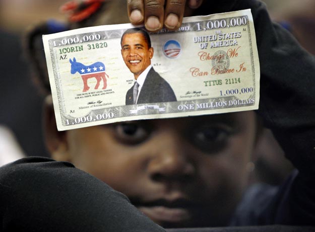 Egymilliót érő Obama-dollár egy ifjú demokrata szimpatizáns kezében