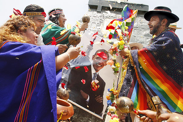 Perui sámánok Obama képével újévi fogadalmat tesznek