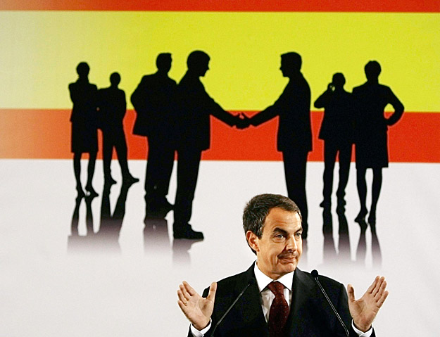 Zapatero egy munkaügyi konferencián – a gazdaság az elnökség kulcskérdése