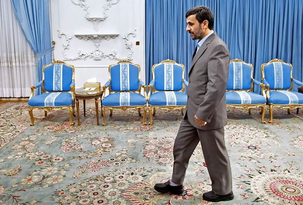 Az EU vonakodik megállítani Ahmadinezsád menetelését