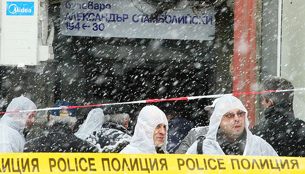Bolgár nyomozók a gyilkosság helyszínén