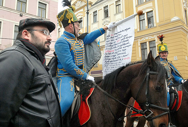 Felvezető rendezvény lovas huszárokkal a Széchenyi téren
