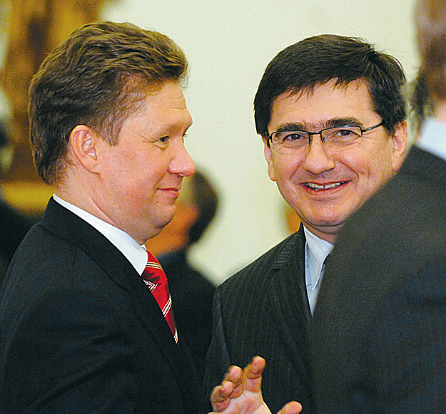Alekszej Miller, a Gazprom vezérigazgatója és Veres János pénzügyminiszter a Déli áramlatról szóló megállapodás aláírása előtt