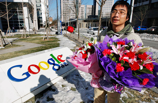 Búcsúvirágok a pekingi Google-székháznál?