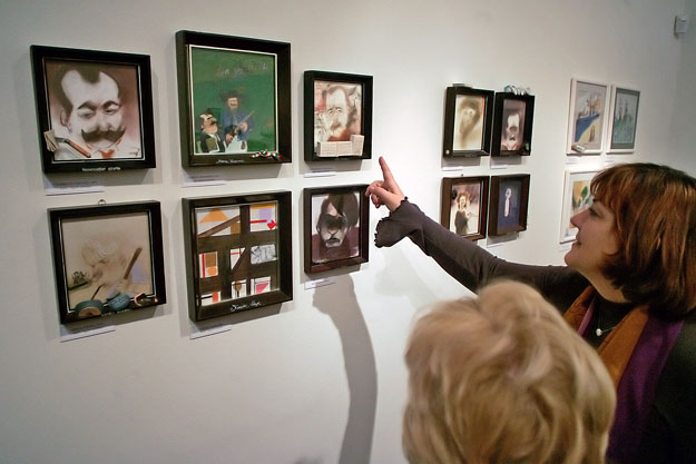 Kétszázezerért keltek el Sajdik képei  (íróportrék a Petőfi Irodalmi Múzeum kiállításán)