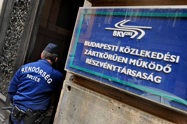 Rendőrök szállták meg tegnap reggel a BKV Akácfa utcai székházát