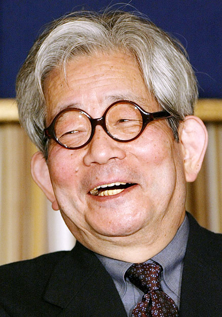 Óe Kenzaburó japán író