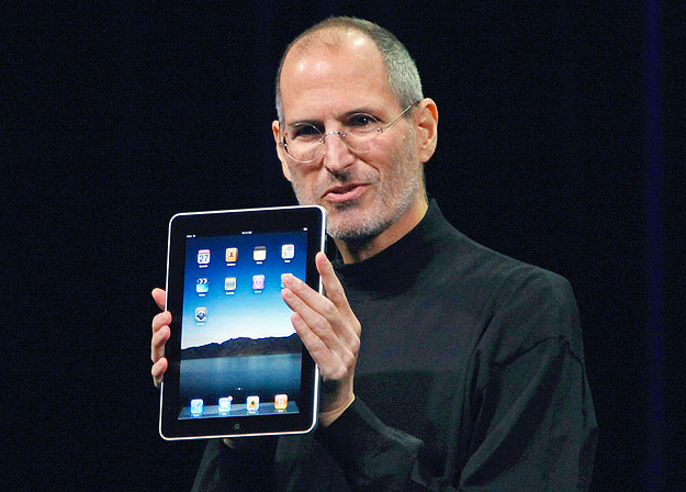 Steve Jobs kezében az iPad