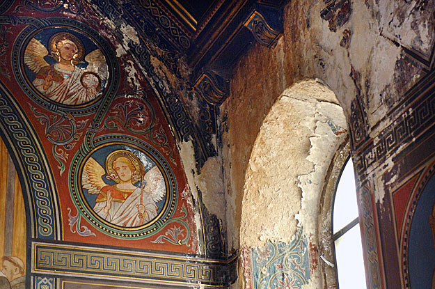 Sérült freskók a Szent Mór kápolnában. A hó olvadása miatt beázott a pécsi bazilika délkeleti tornyánál lévő Szent Mór kápolna, ahol Lotz Károly és Székely Bertalan freskói is megsérültek