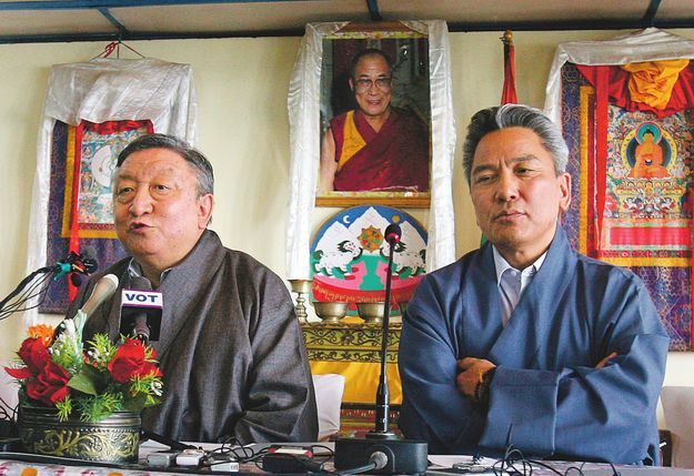 Lodi Gyari és Kelsang Gyaltsen, akik a dalai láma képviseletében a hétvégén Pekingben tárgyaltak, dharamsalai sajtóértekezletükön közölték: kezdeményezték, hogy Kínával közösen tanulmányozzák a tibetiek helyzetének javítását
