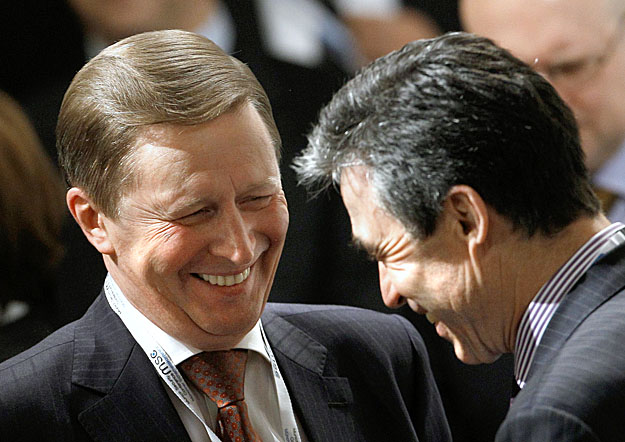 Szergej Ivanov orosz miniszterelnök-helyettes Anders Fogh Rasmussen NATO-főtitkárral Münchenben