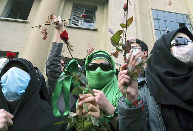 Muszavi hívei demonstrálnak a fővárosban