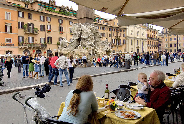 Ebéd a Piazza Navonán – természetesen kizárólag hazaiból