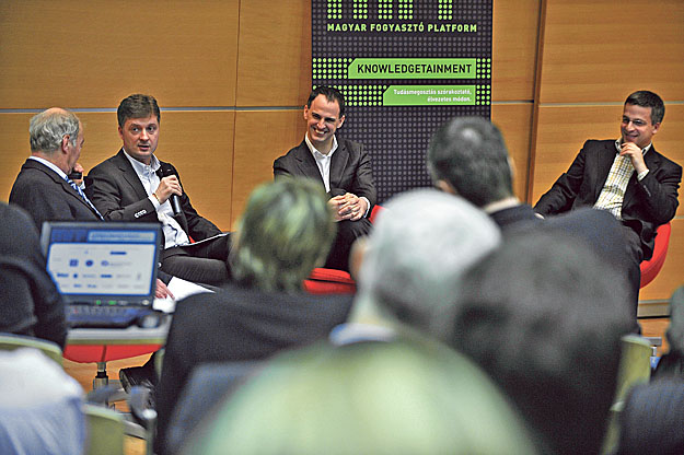 Kubatov Gábor, Szigetvári Viktor és Somogyi Zoltán a Közügyek fogyasztói című konferencián