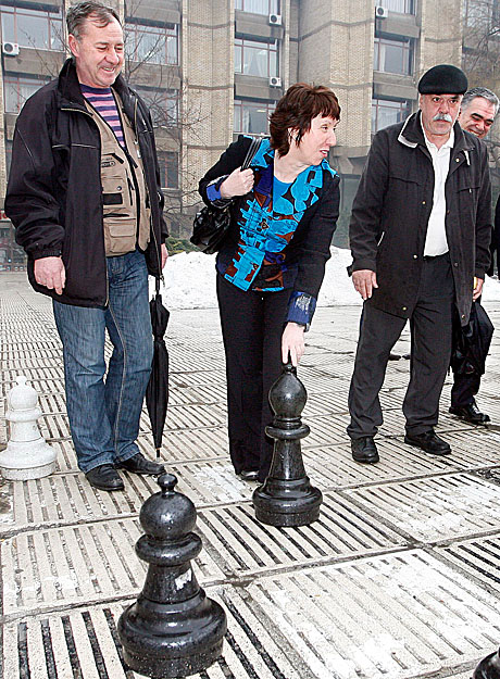 Balkáni sakkjátszma – Catherine Ashton Szarajevóban