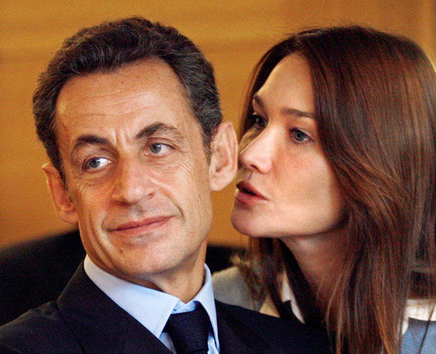 Nicolas Sarkozy és a felesége, Carla Bruni. Van mit a tejbe aprítaniuk