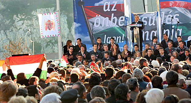 Fidesz nagygyűlés az Erzsébet hídnál március 15. ünneplése 