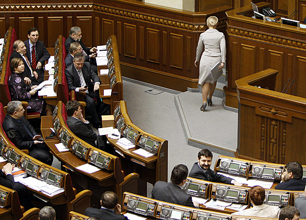 Timosenko utolsó miniszterelnöki beszéde után a kijevi parlamentben.