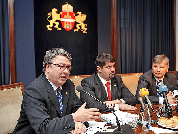 Balogh Zsolt és Hagyó Miklós a 2008-as BKV-sztrájk idején tartott sajtótájékoztatón