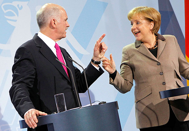Berlin, 2010. március 5. Angela MERKEL német kancellár (j) és Jeórjiosz PAPANDREU görög kormányfő közös sajtóértekezletet tart Berlinben 2010. március 5-én. Papandreou és Merkel a balkáni állam súlyos adósságválságáról tanácskozott előzőleg. (MTI/AP/