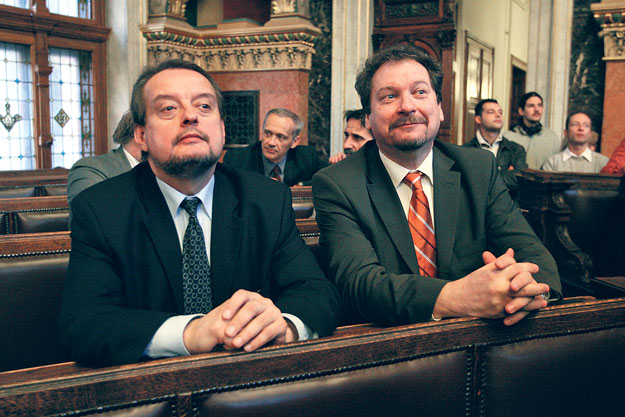 Aba Botond és Antal Attila a Fővárosi Közgyűlés ülésén 2006. december 20-án
