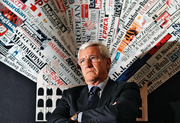 Italy's national soccer coach Marcello Lippi looks on during a news conference in Rome March 16, 2010. REUTERS/Tony Gentile   (ITALY - Tags: SPORT SOCCER)