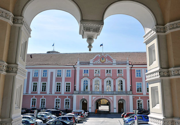 Az észt parlament épülete Tallinban