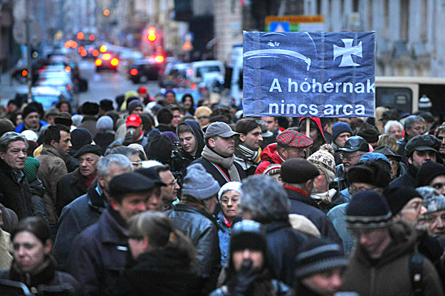 A fasizmus újjáéledése ellen tüntettek 2010. február 13-án a Hollán Ernő utcában