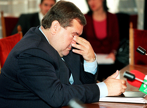 Kiss Ernő  2000-ben az Országgyűlés olajügyeket vizsgáló bizottságának ülésén