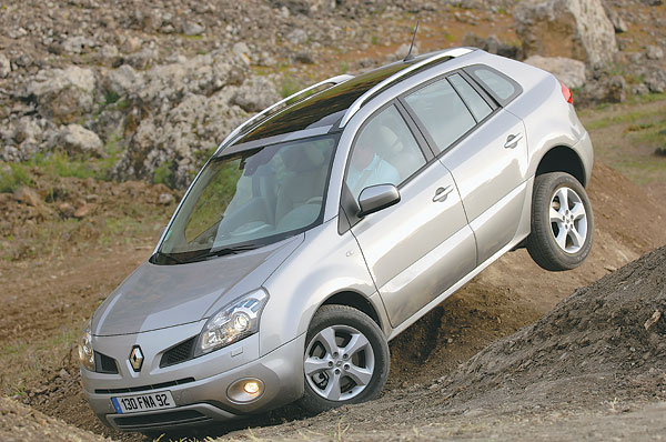 A Renault terepjárót az se zavarja, ha kerekei olykor-olykor a levegőben vannak