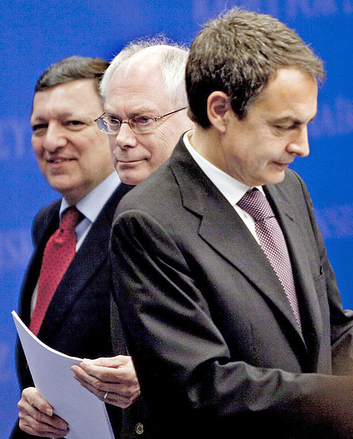 A soros elnök Zapatero Rompuy és Barroso társaságában