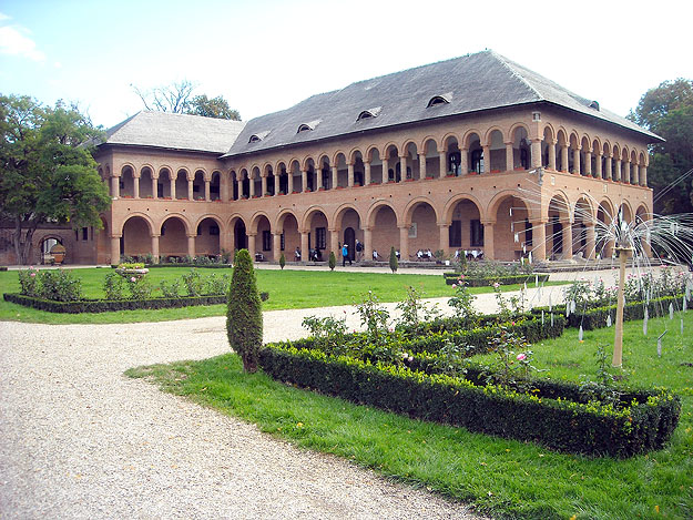 A Bukarest melletti legendás palota, amelyben jelenleg múzeum működik