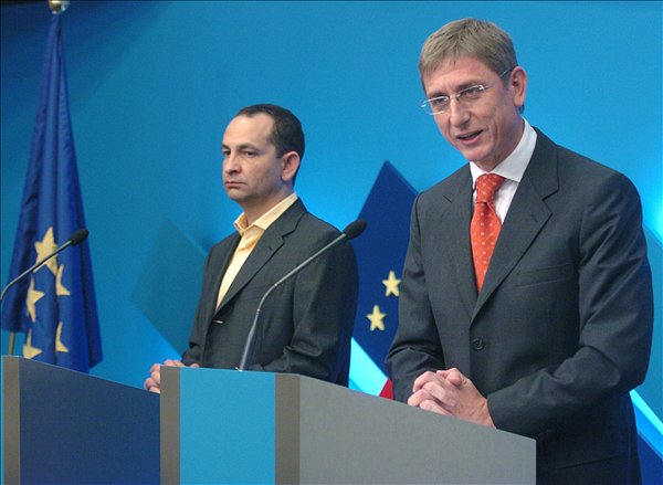 Daróczi Dávid és Gyurcsány Ferenc egy 2008-as rendkívüli sajtótájékoztatón