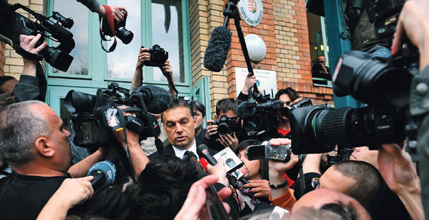 Orbán Viktor gyűrűbe fogva – sokan várják kíváncsian a leendő kormány programját
